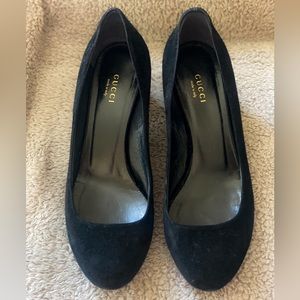 Gucci suede black 3 inch shoes. Used, excellent condition. Women’s size 8.5.